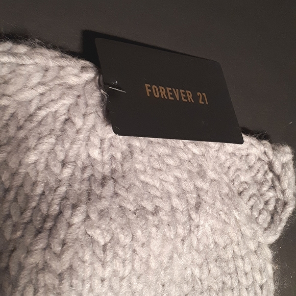 *NEW* FOREVER 21 Cute Girls Grey Kitty Cat with Whiskers Knit Winter Hat - Picture 3 of 3